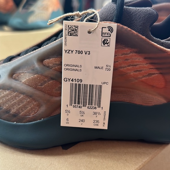YEEZY 700 V3 COPPER FADE - Picture 6 of 9